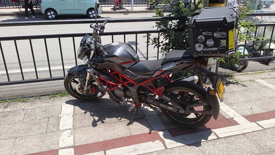 二手贝纳利红宝龙 TNT150i