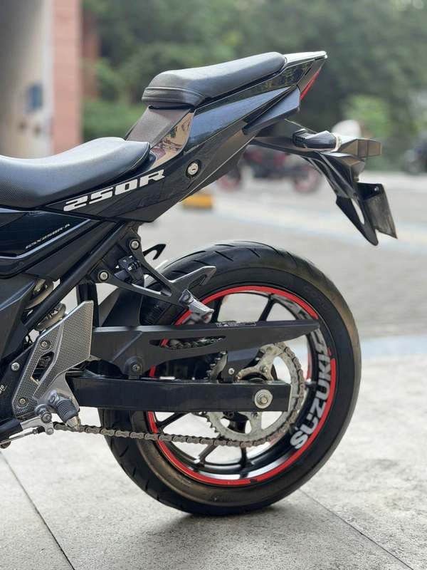 二手豪爵铃木GSX250R