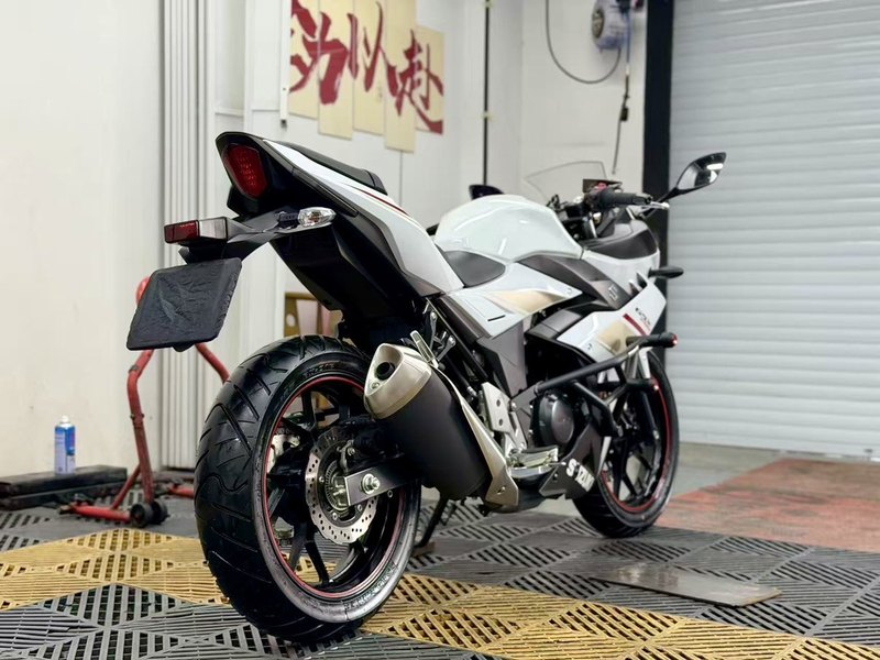 二手豪爵铃木GSX250R