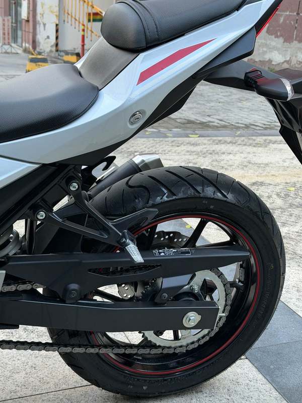 二手豪爵铃木GSX250R