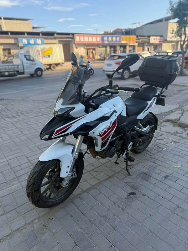 二手贝纳利金鹏 TRK251