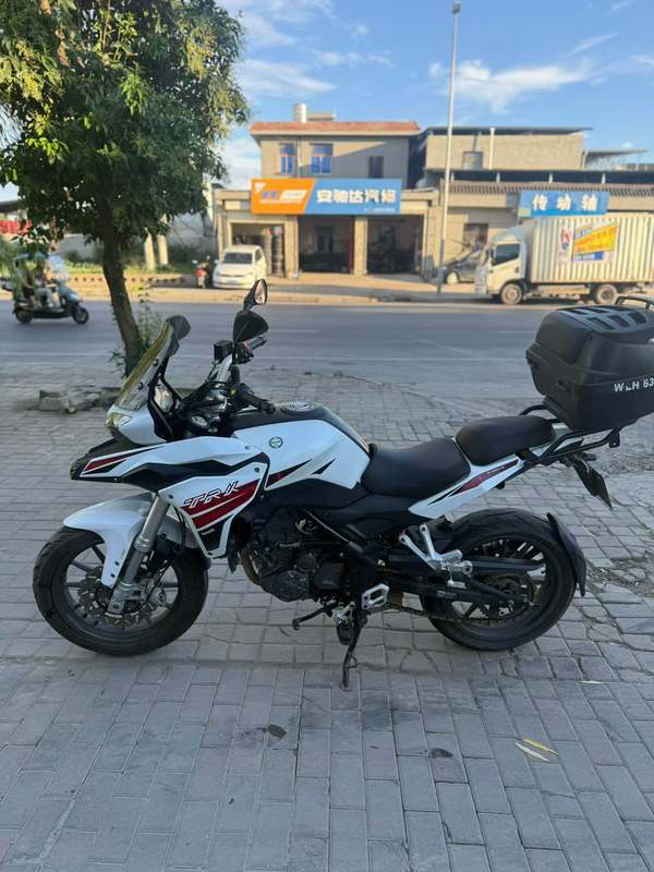 二手贝纳利金鹏 TRK251