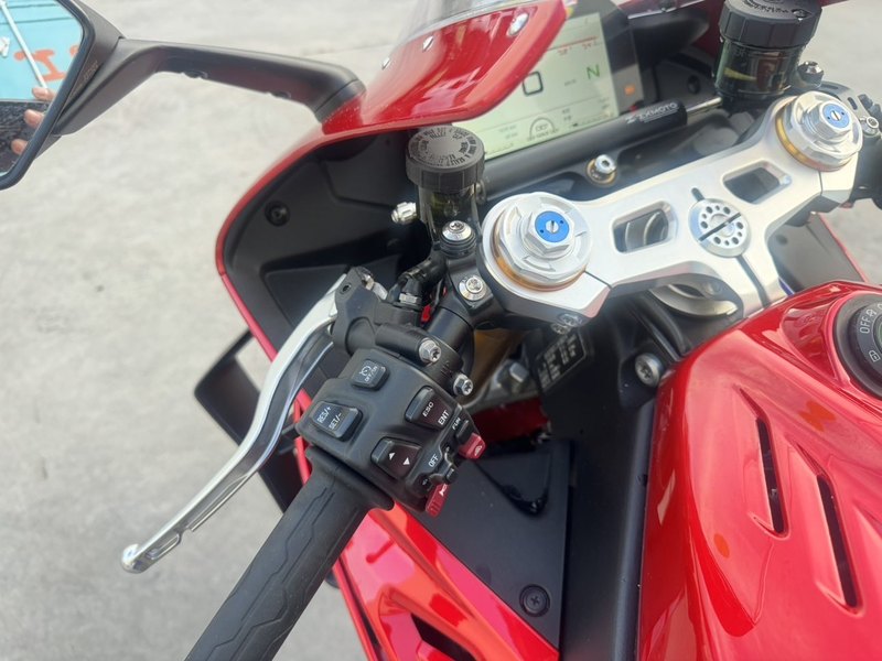 二手张雪机车820RR