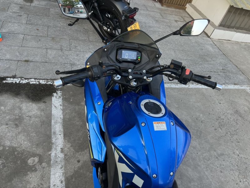 二手济南铃木极客飒 Gixxer 155