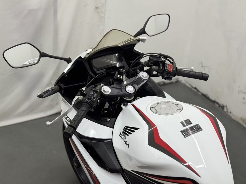 二手本田CBR400R