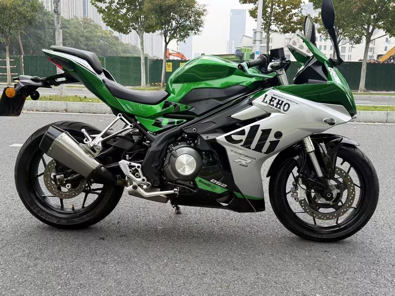 二手贝纳利龙卷风 Tornado 252R