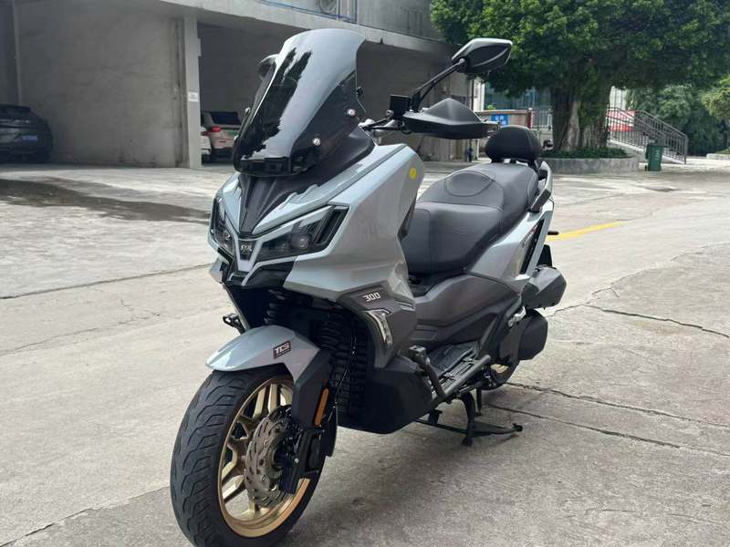 二手三阳哈士奇 Husky ADV300
