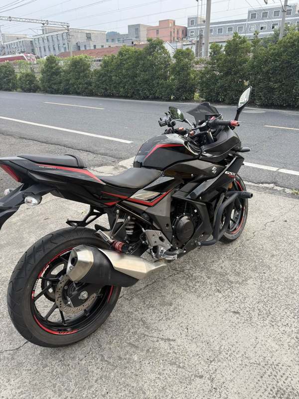 二手豪爵铃木GSX250R