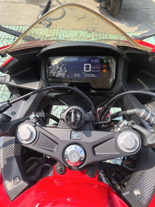 二手本田CBR400R