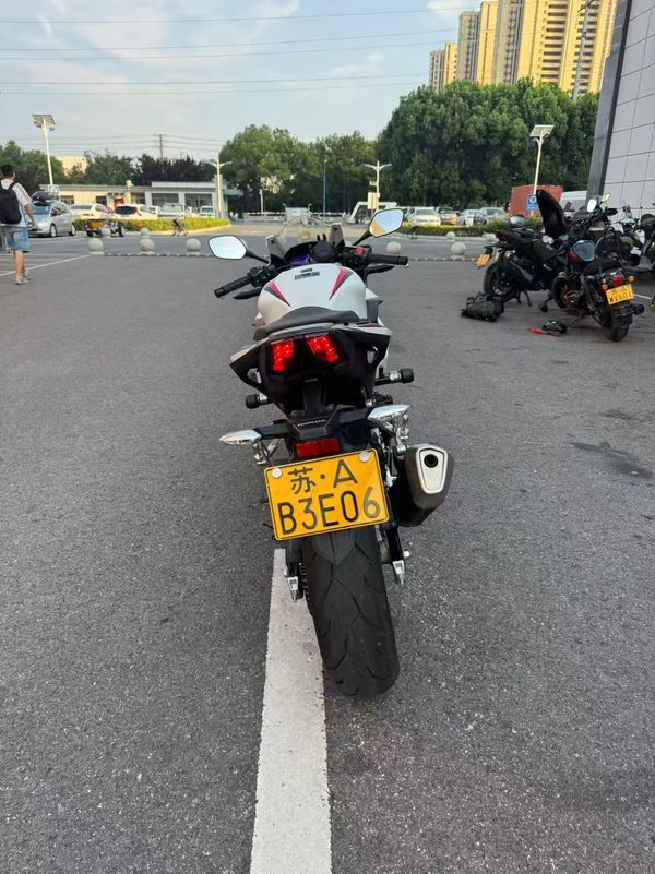二手本田CBR400R
