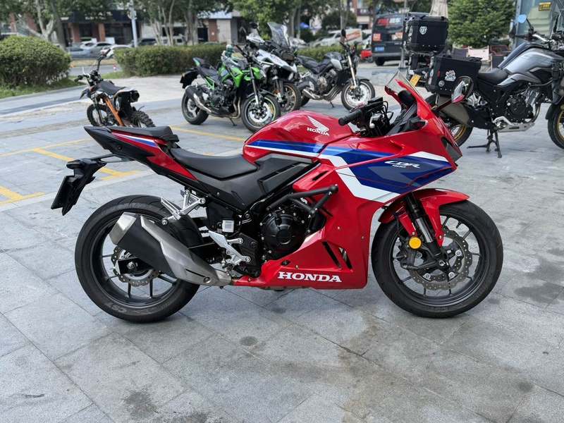 二手本田CBR400R