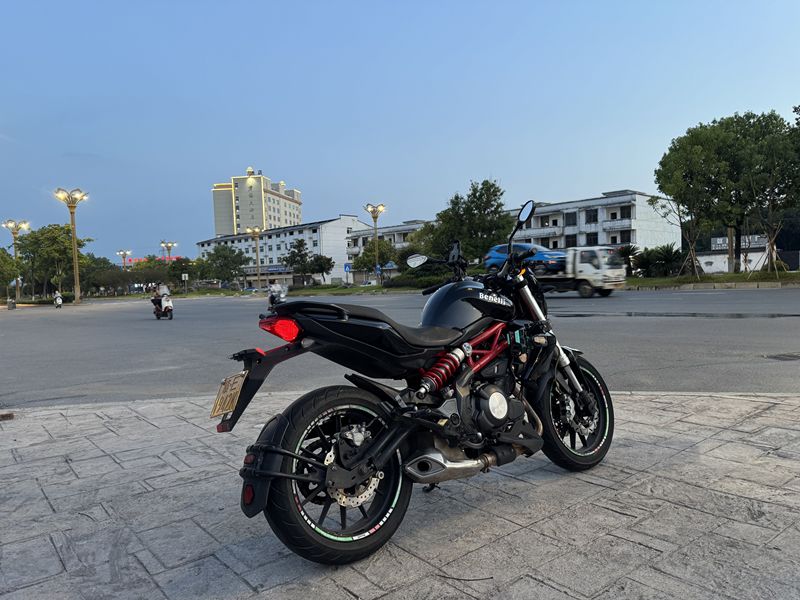 二手贝纳利蓝宝龙 BN302S