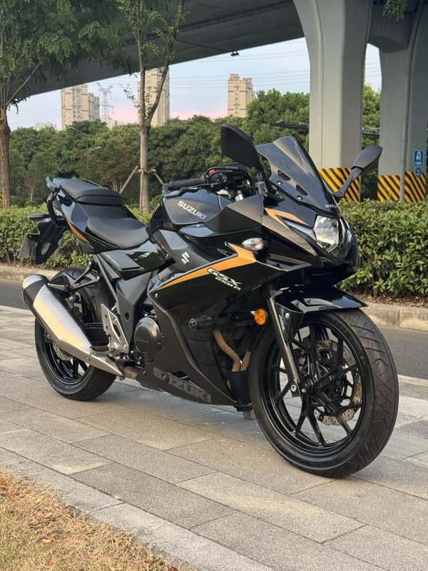 二手豪爵铃木GSX250R