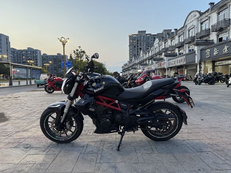 二手贝纳利蓝宝龙 BN302S