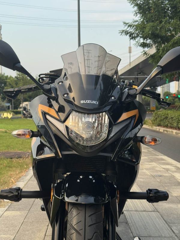 二手豪爵铃木GSX250R