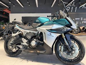 二手贝纳利龙卷风 Tornado 552R