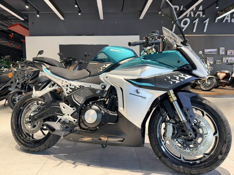 二手贝纳利龙卷风 Tornado 552R