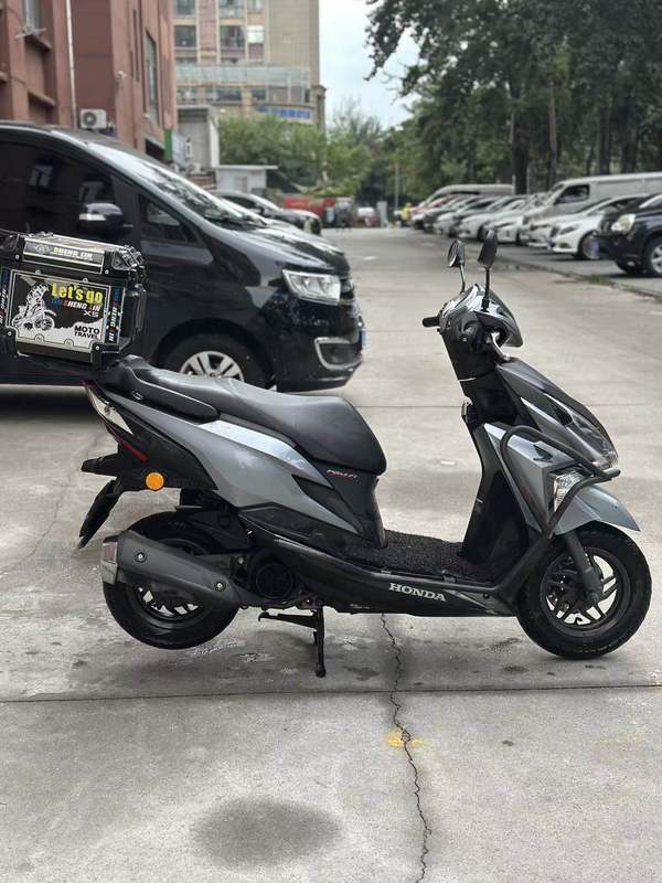 二手新大洲本田裂行 RX125Fi