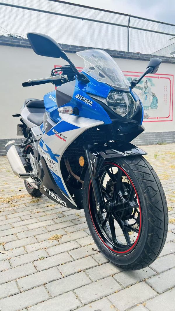 二手豪爵铃木GSX250R