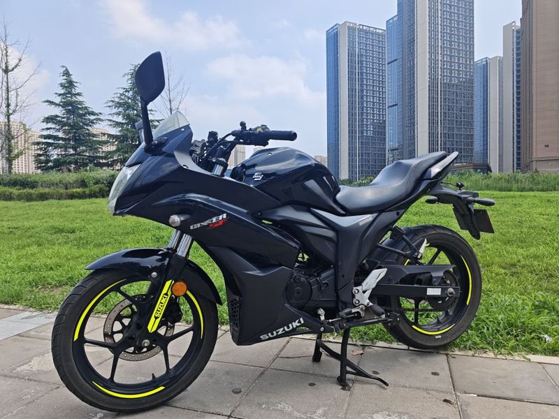 二手济南铃木极客飒 Gixxer 155