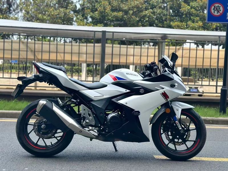 二手豪爵铃木GSX250R
