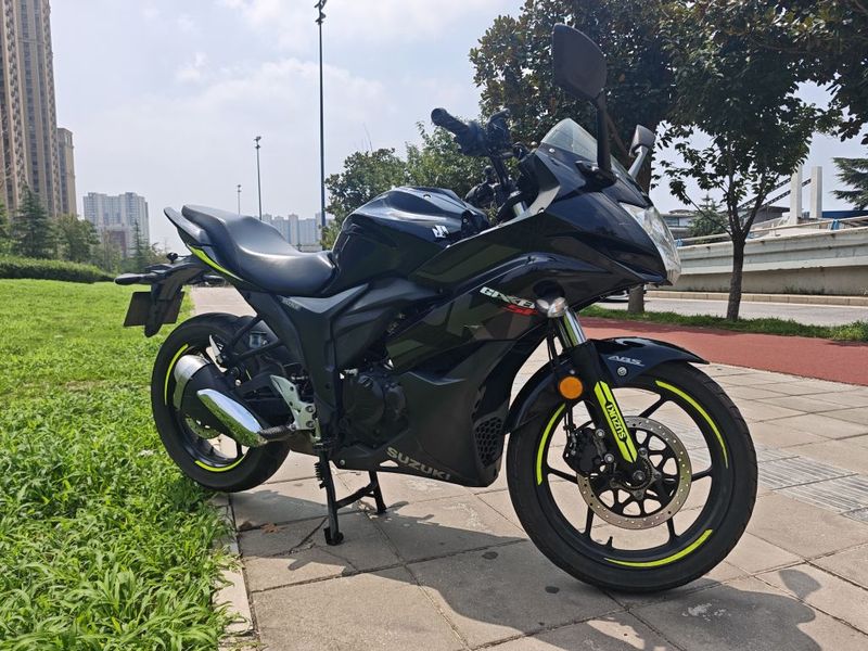 二手济南铃木极客飒 Gixxer 155