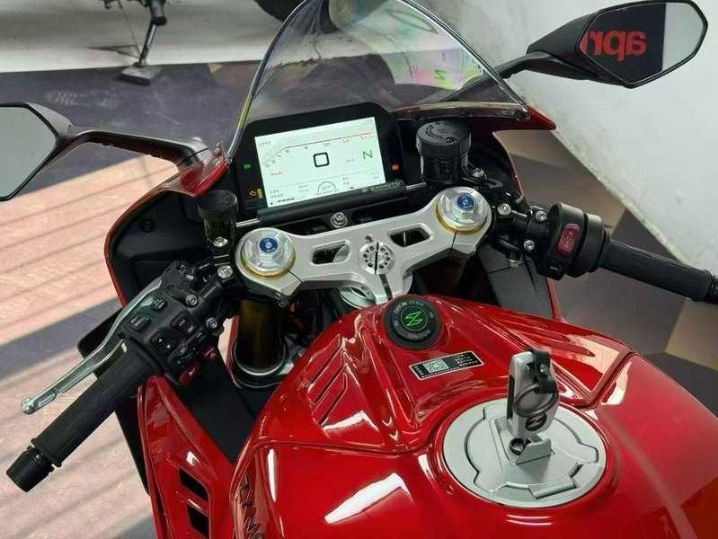 二手张雪机车820RR