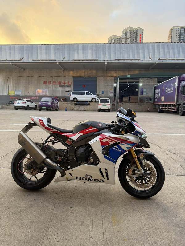 二手本田CBR 1000 RR-R