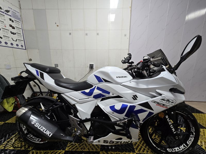 二手豪爵铃木GSX250R