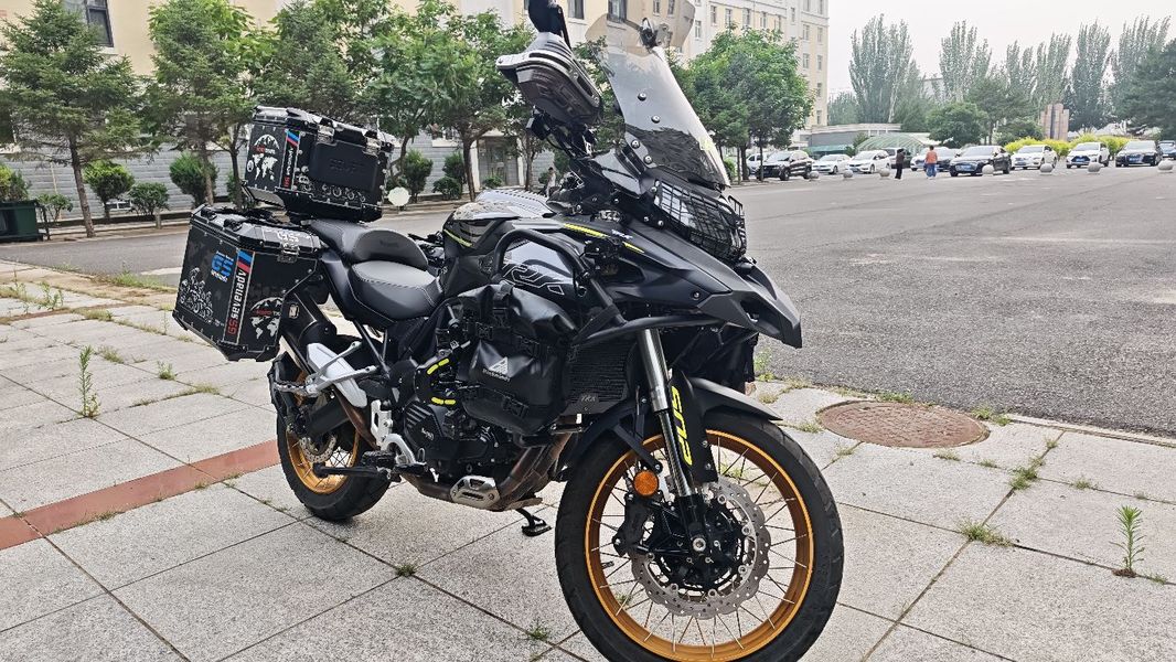 二手贝纳利金鹏 TRK502