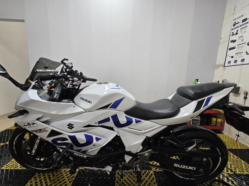 二手豪爵铃木GSX250R