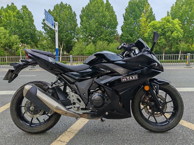 二手豪爵铃木GSX250R