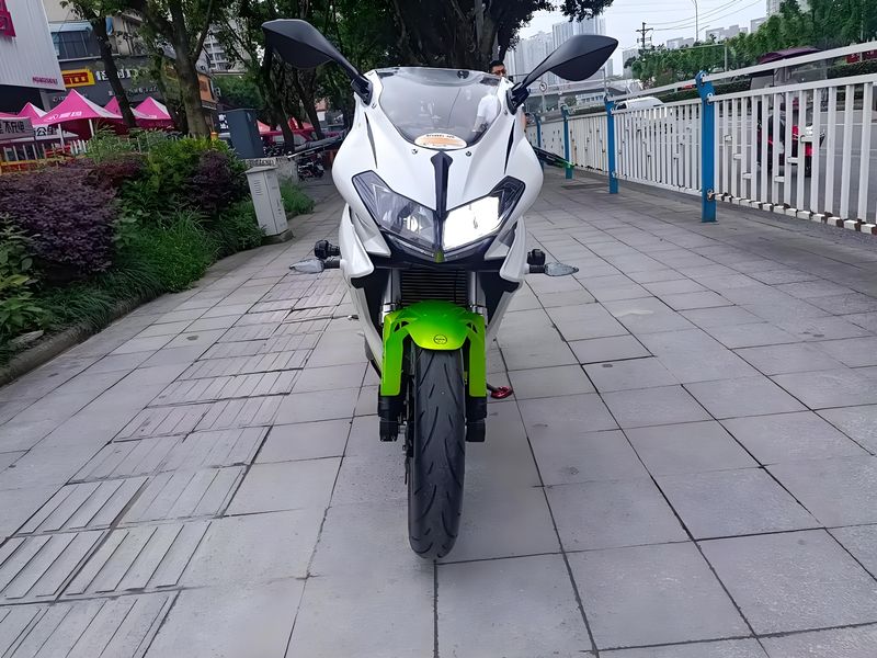 二手贝纳利龙卷风 Tornado 302R