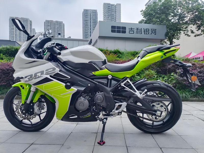 二手贝纳利龙卷风 Tornado 302R