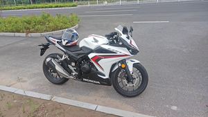二手本田CBR400R