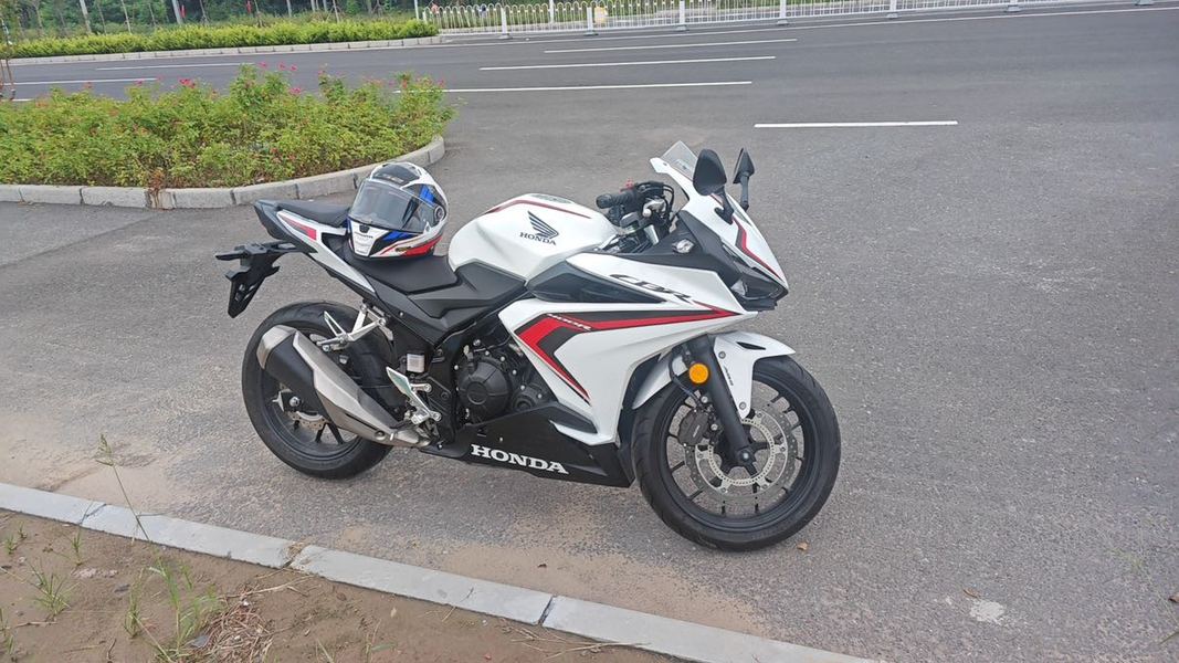 二手本田CBR400R
