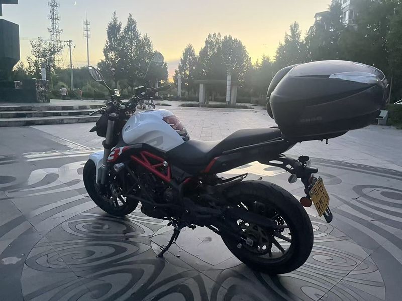 二手贝纳利蓝宝龙BJ300GS
