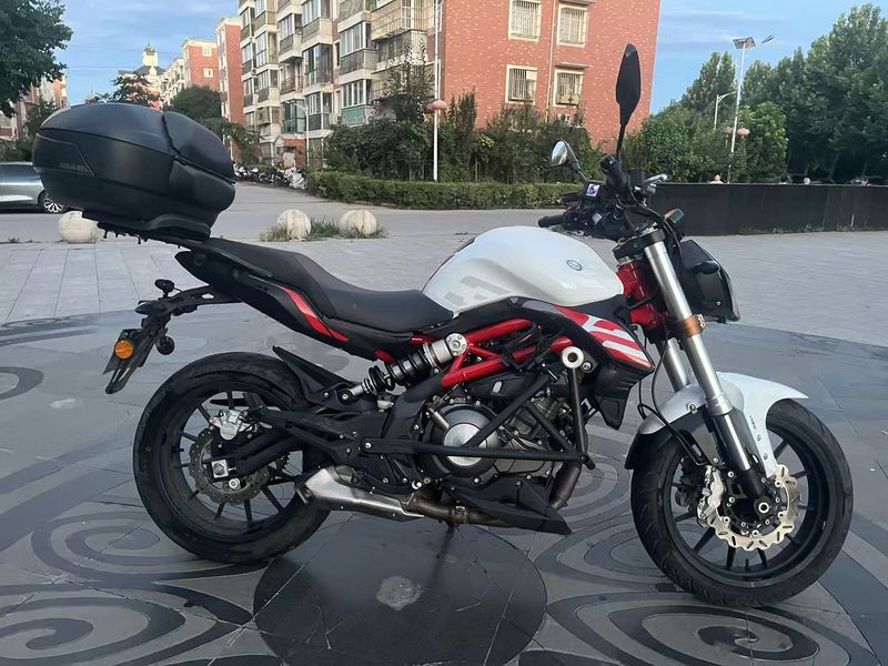 二手贝纳利蓝宝龙BJ300GS