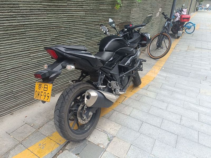 二手豪爵铃木GSX250R