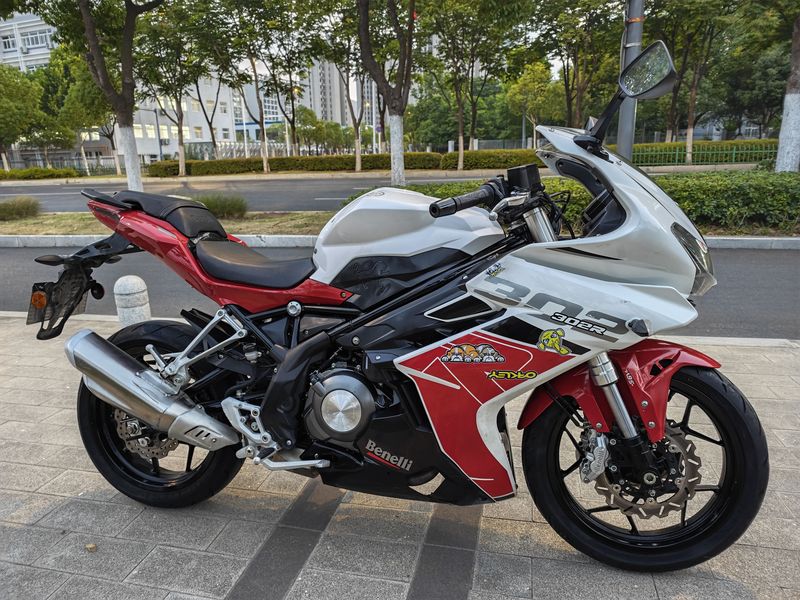 二手贝纳利龙卷风 Tornado 302R