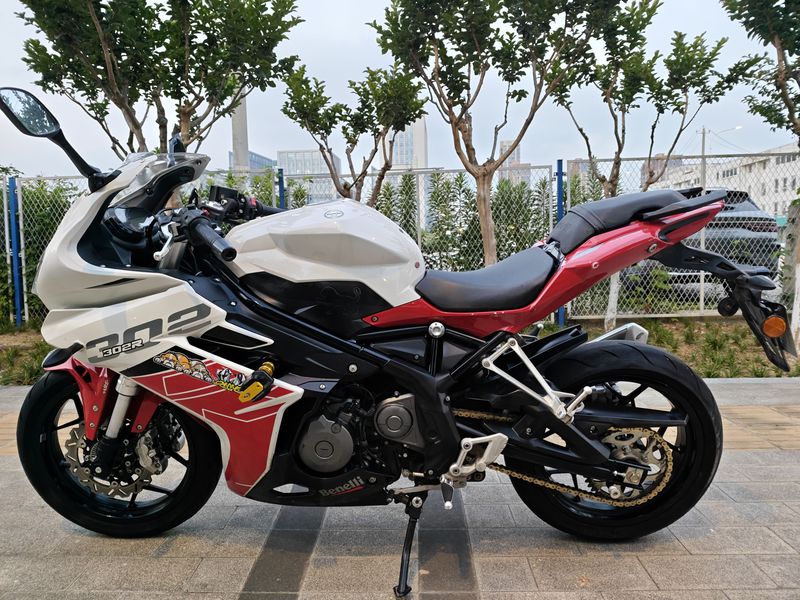 二手贝纳利龙卷风 Tornado 302R