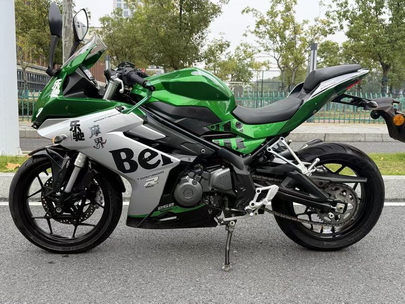二手贝纳利龙卷风 Tornado 252R