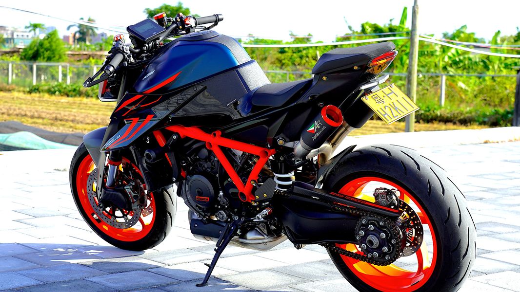 二手KTMR2R1290 Super Duke