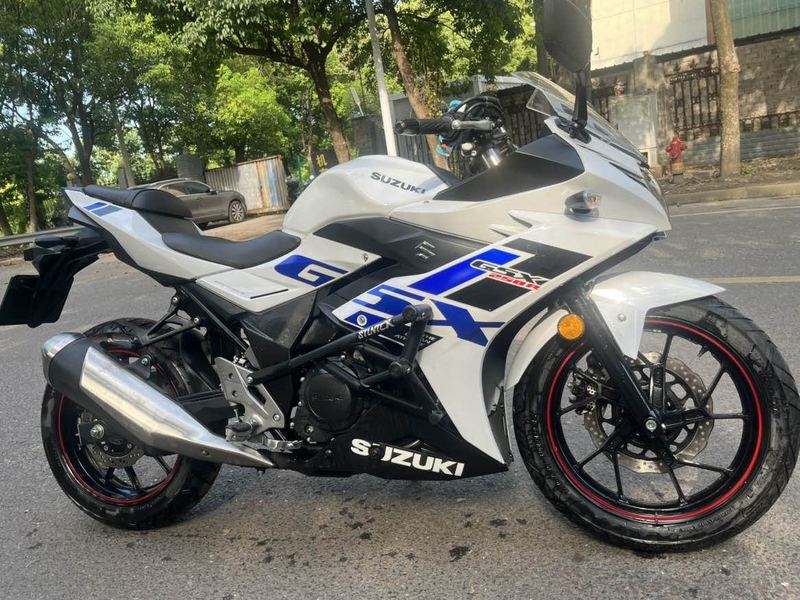 二手豪爵铃木GSX250R