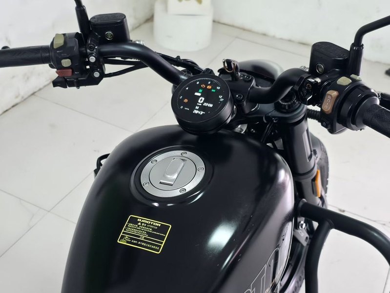 二手QJMOTOR闪300