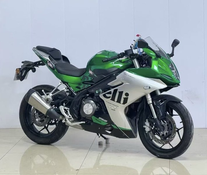 二手贝纳利龙卷风 Tornado 252R
