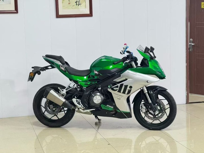 二手贝纳利龙卷风 Tornado 252R