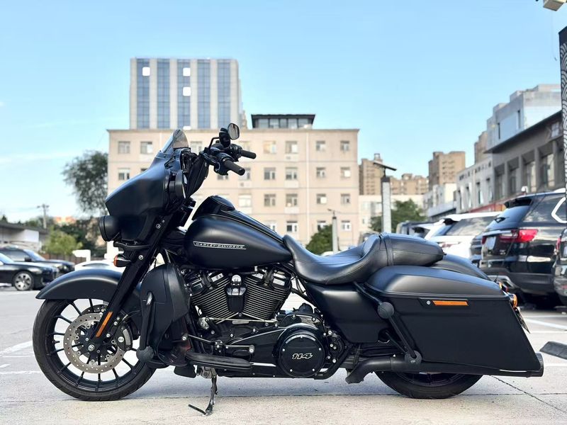 二手哈雷戴维森大道滑翔 Street Glide