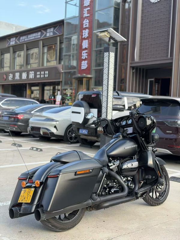二手哈雷戴维森大道滑翔 Street Glide