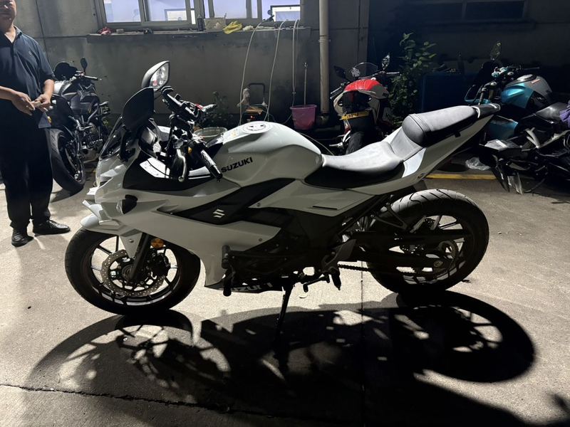 二手豪爵铃木GSX250R